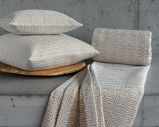Colcha y cojín de jacquard "Vendôme" en plata y oro