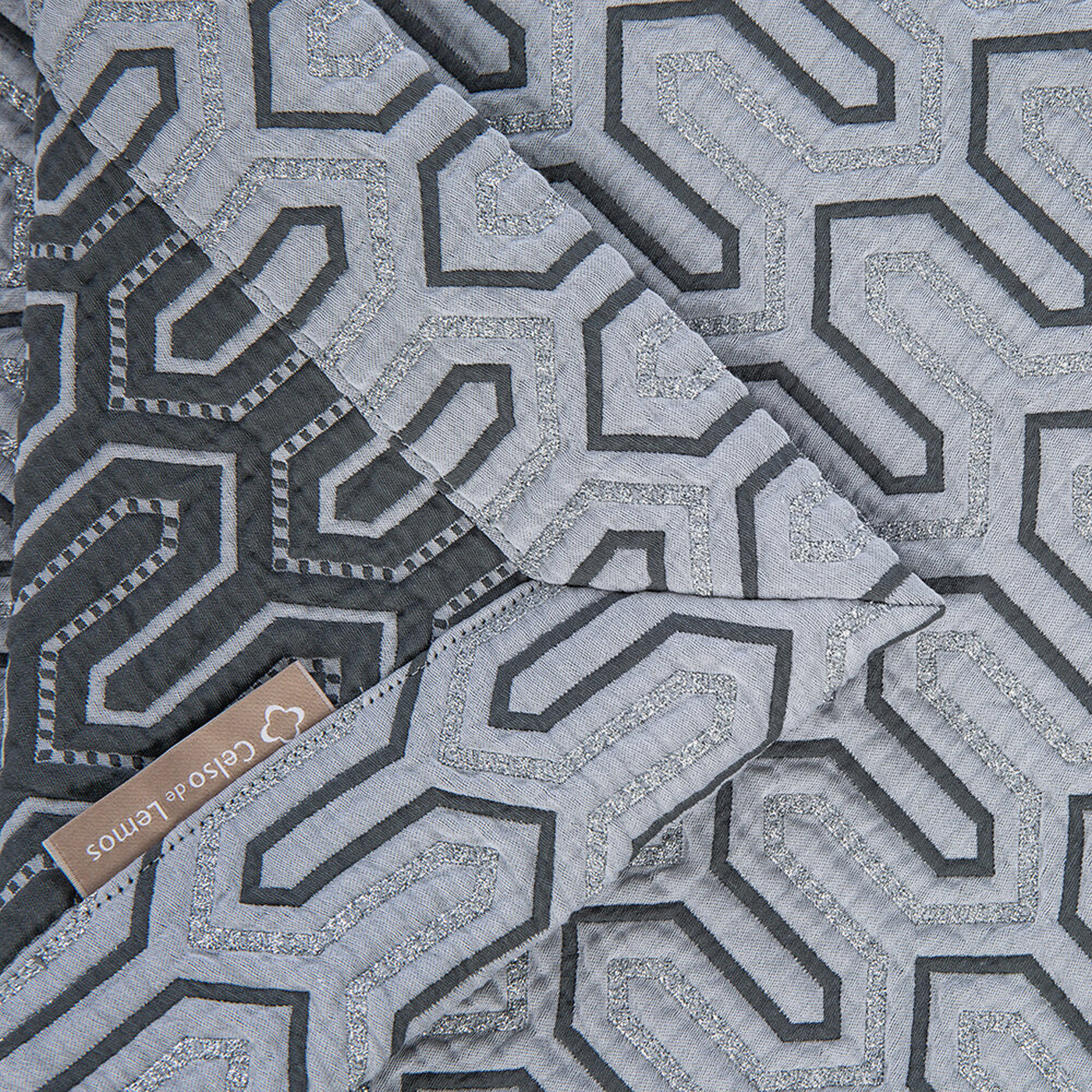 Jacquard Tagesdecke & Kissen "Vendôme" in Silver & Gold