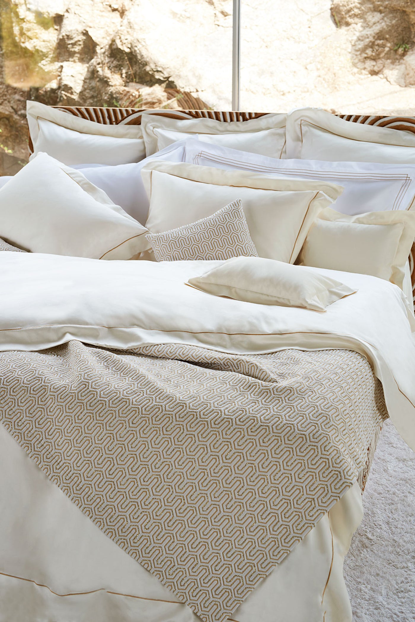 Jacquard Tagesdecke & Kissen "Vendôme" in Silver & Gold