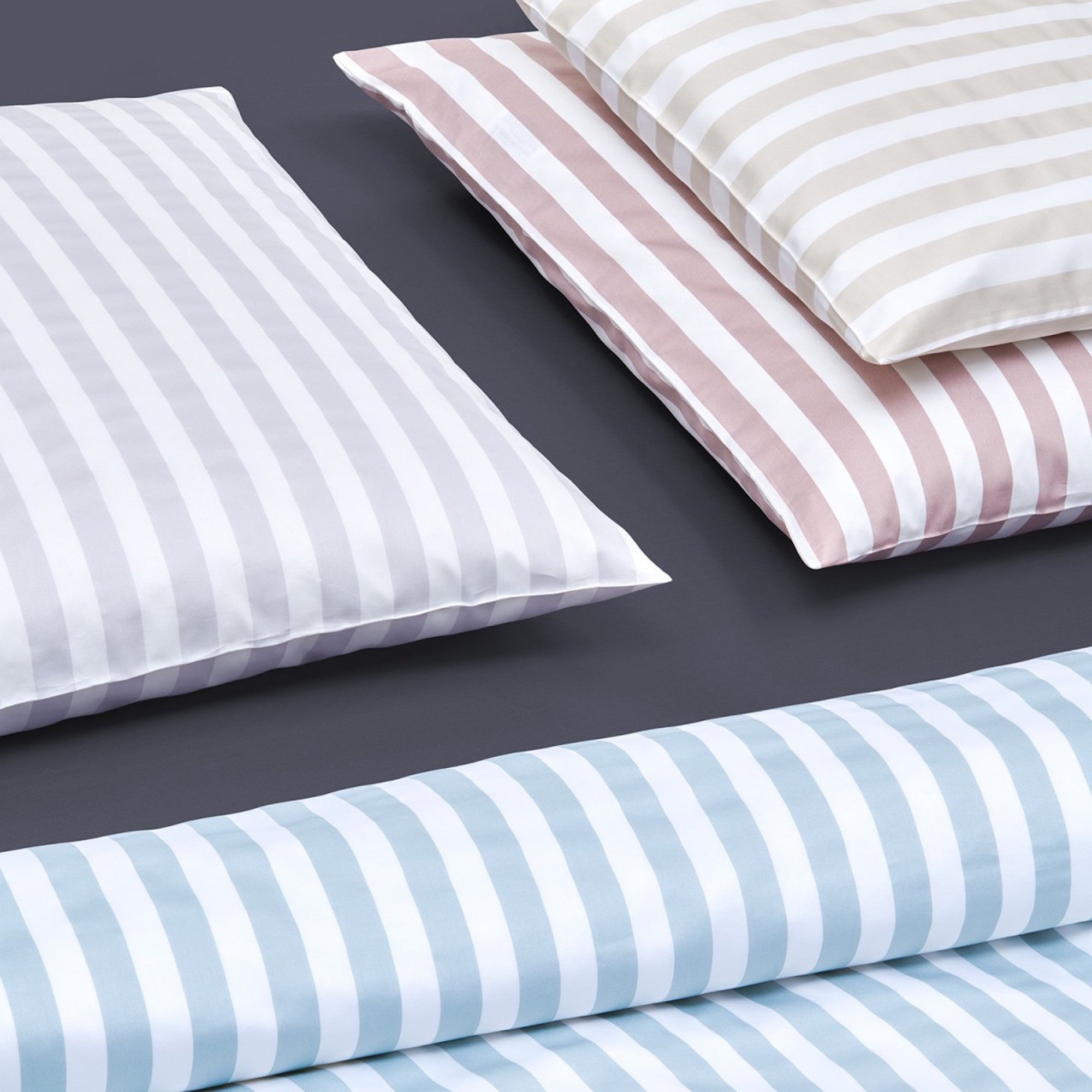 ملاءات سرير ساتان "Calma Beige"