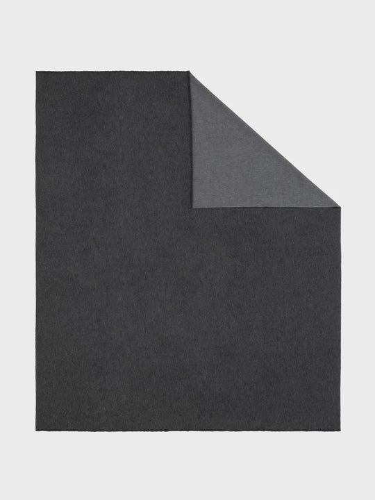 Lambswool throw with cashmere "Vale Reversible Charcoal Grey"