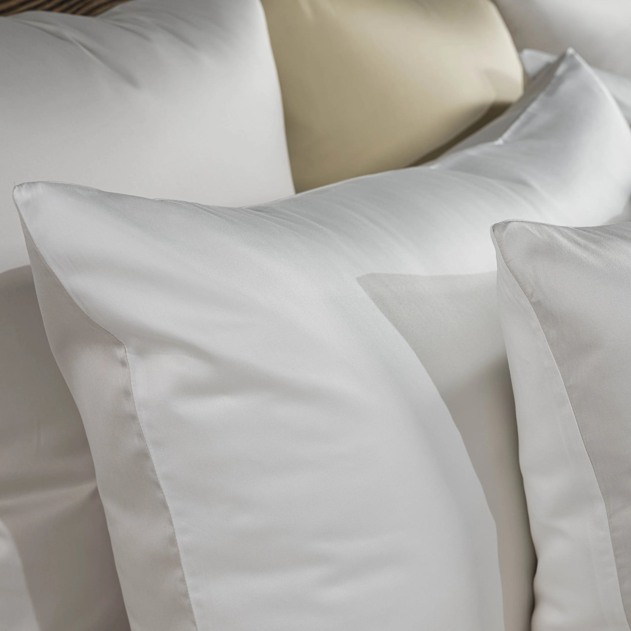 Satin Bettwäsche 700TC "Secret" - White