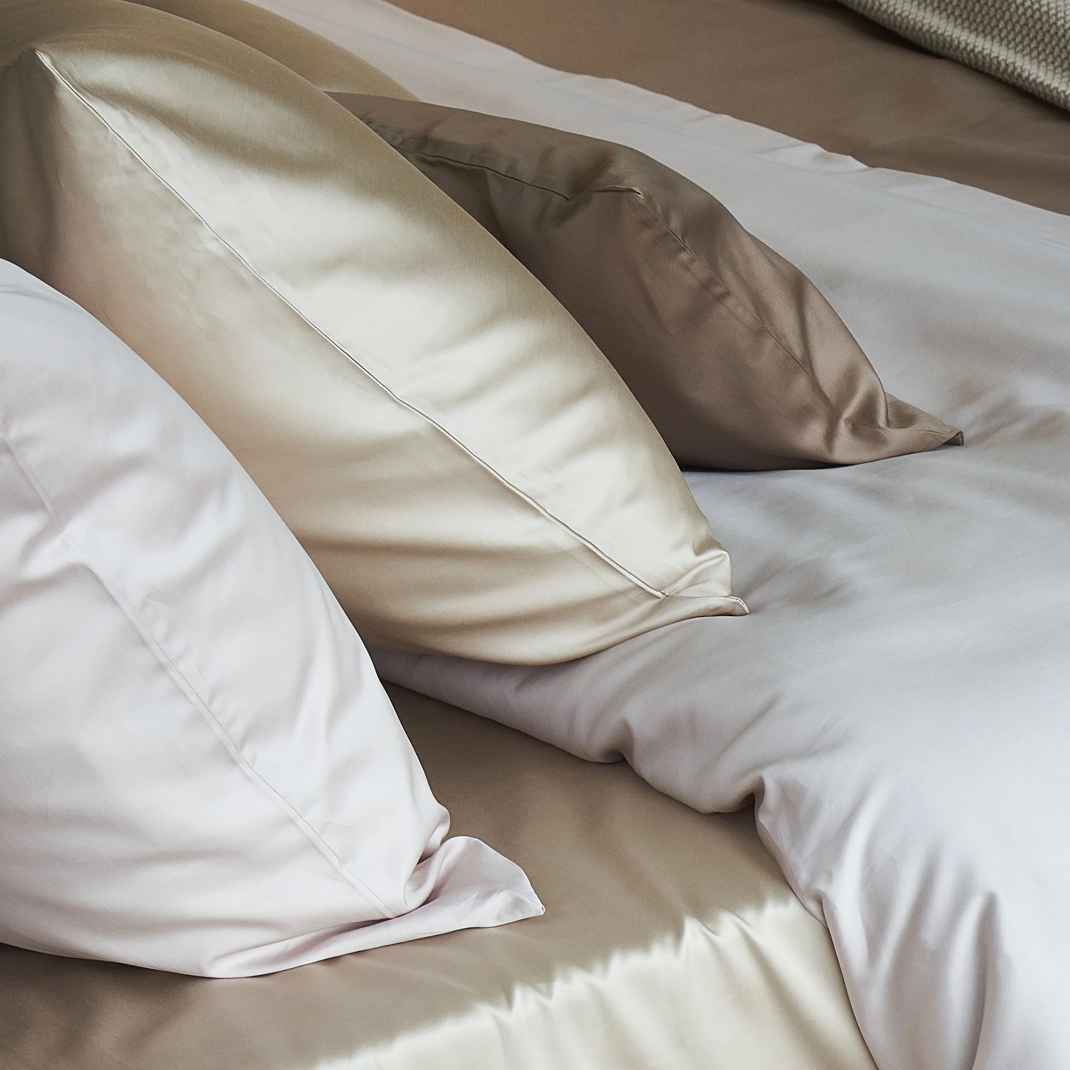 Satin Bettwäsche 700TC "Secret" - White